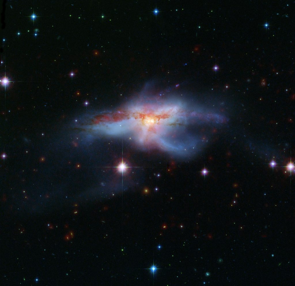 Gleich drei riesige Schwarze Löcher im Kern einer Galaxie